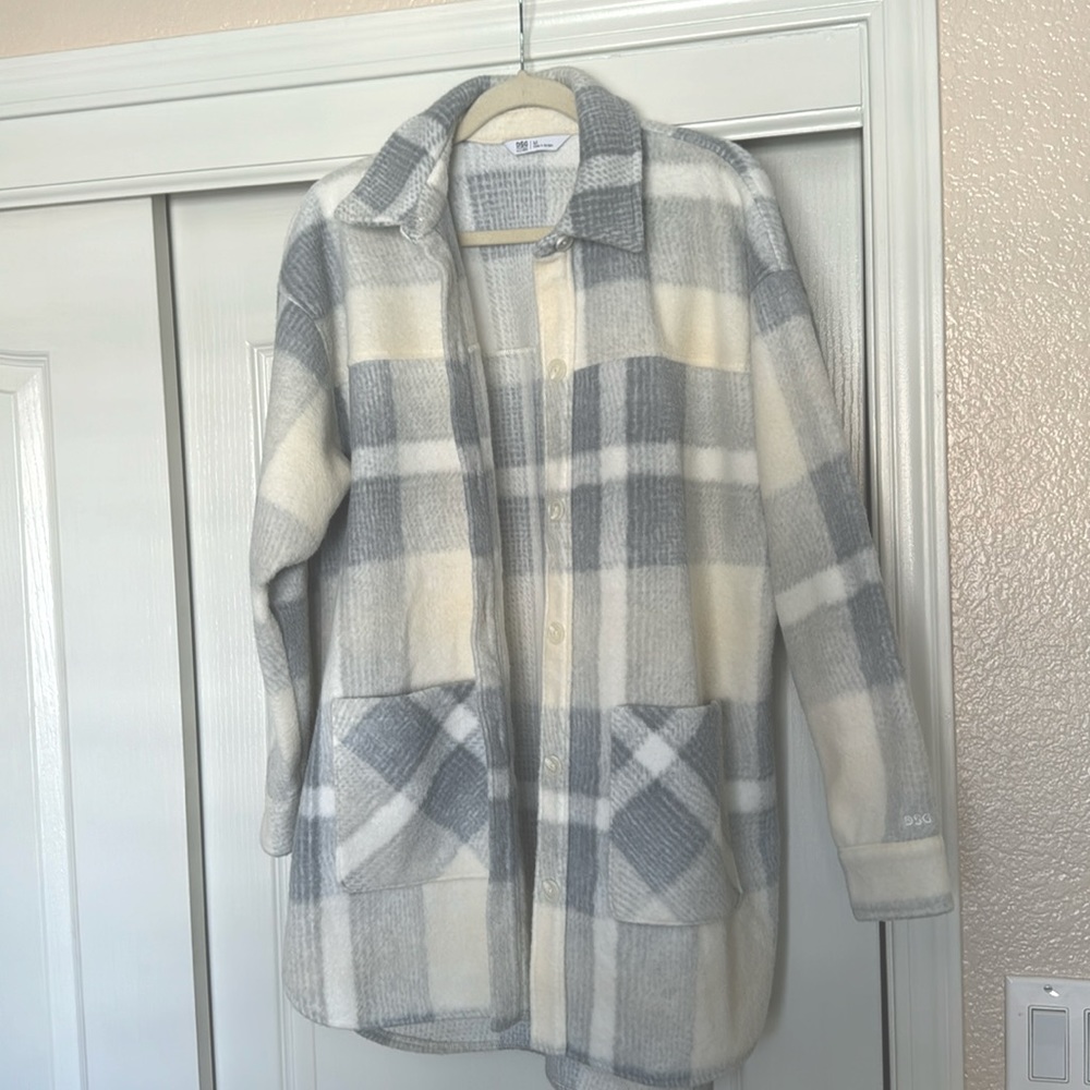 DSG plaid long women’s shacket. Size: Medium